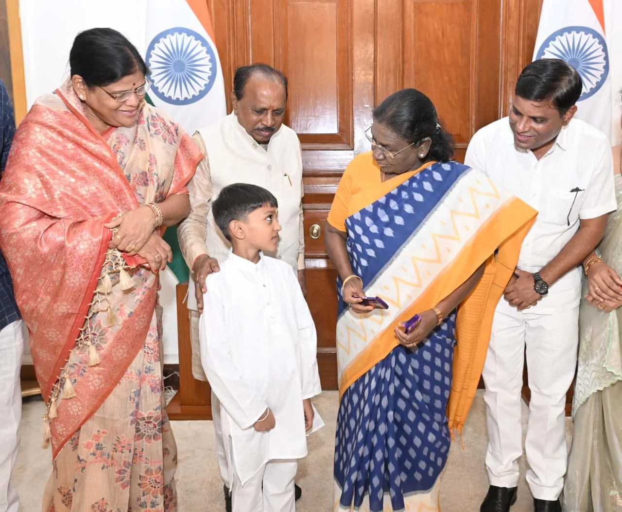 A warm interaction between Hon. President and family members.